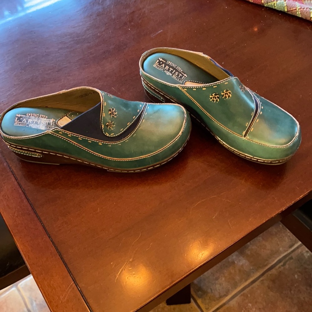 Women’s casual slip on shoes